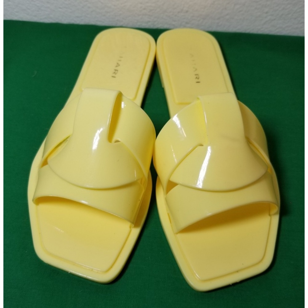 TAHARI Interlocking Dress Slides Sandals Women Size 7 Yellow Modern Square Retro